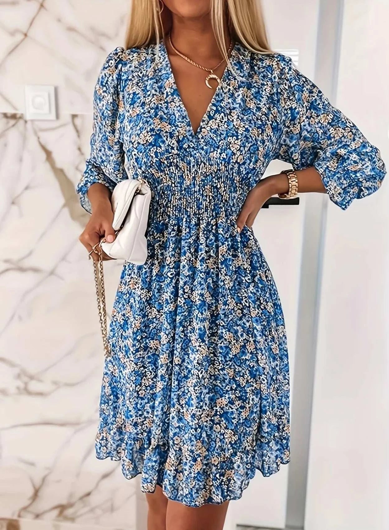 Women's small floral printed V-neck dress, elastic waist design, bohemian fashion casual dress, suitable for daily wear in sprin