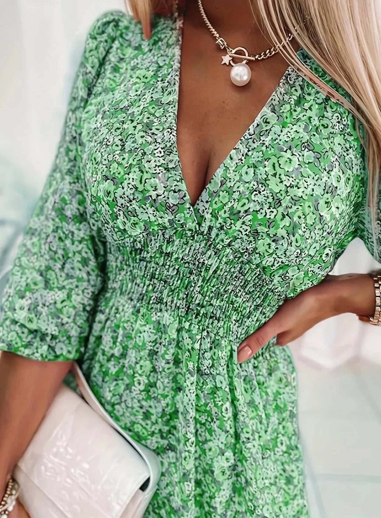 Women's small floral printed V-neck dress, elastic waist design, bohemian fashion casual dress, suitable for daily wear in sprin