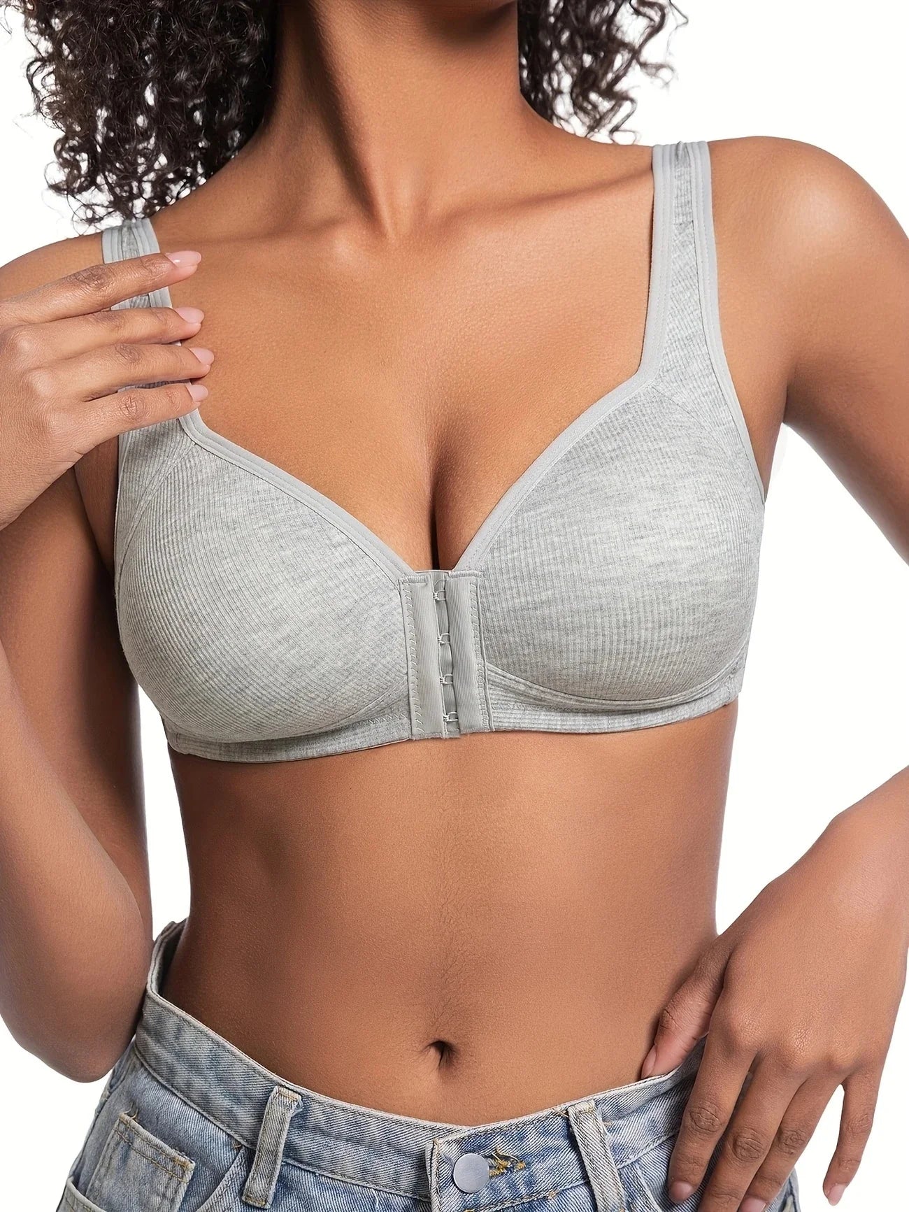 4 Pieces of Elegant Seamless Push-Up Bras for WomenFront-closure design, breathable nylon material Liner-freecomfortable style